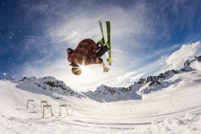 乐鱼电竞-公牛外线爆发，关键时刻三分雨锁胜局，公牛yi